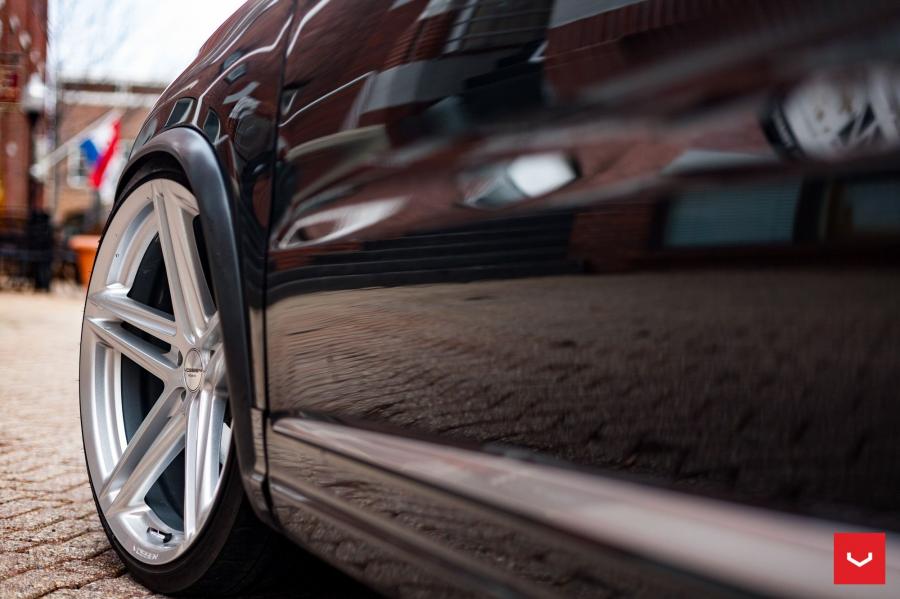 Детали экстерьера Volkswagen Tiguan on Vossen Wheels (VFS5) 2017 года  (фото 7 из 17)